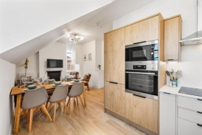 Newly Refurbished Apartment in Brighton Sleeps 7